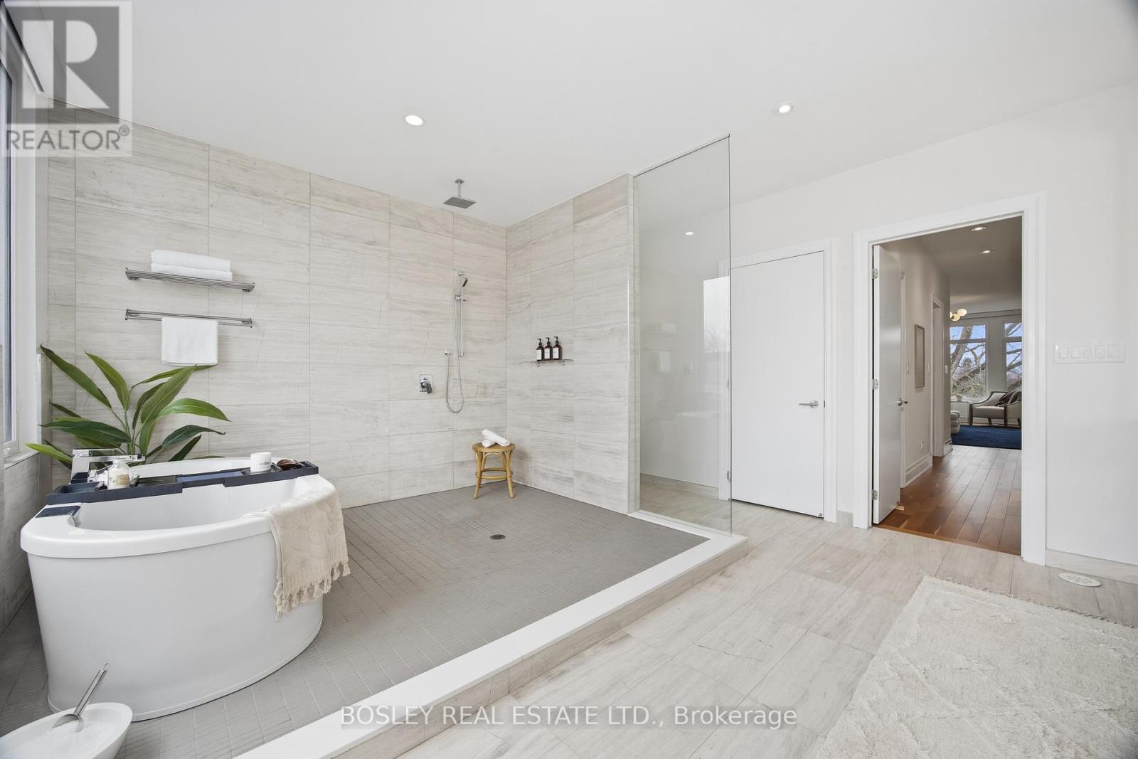 17 Vince Avenue, Toronto, Ontario  M4L 0A6 - Photo 21 - E13009442