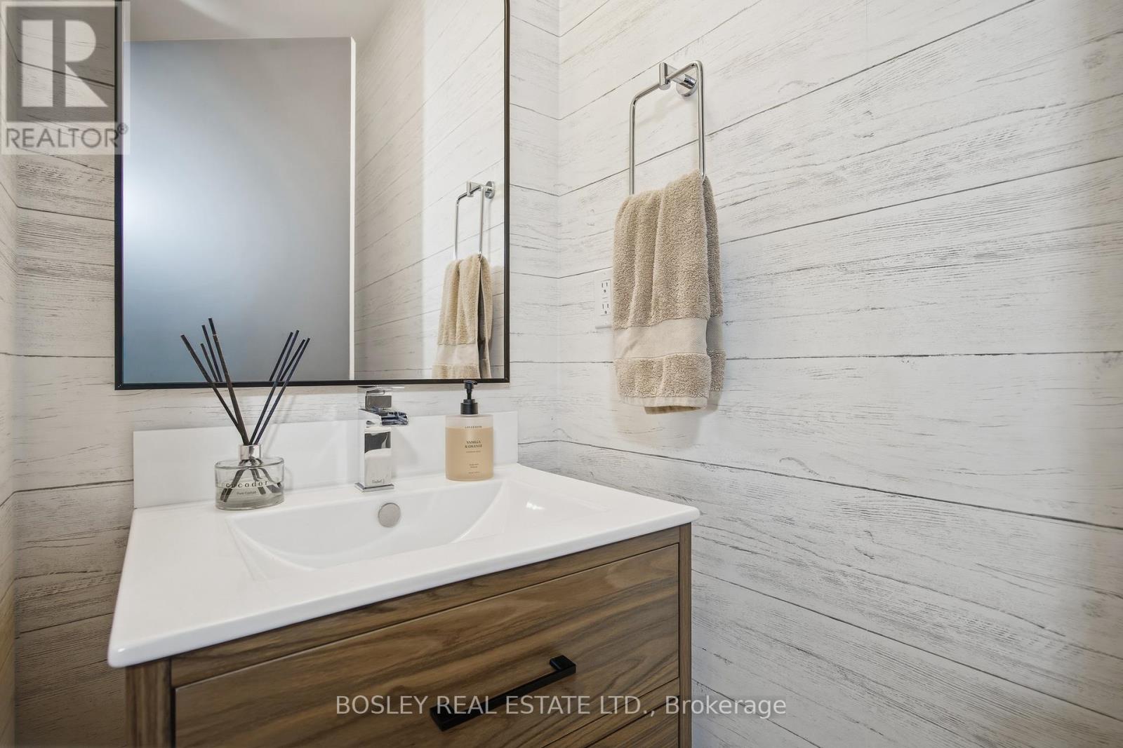 17 Vince Avenue, Toronto, Ontario  M4L 0A6 - Photo 19 - E13009442