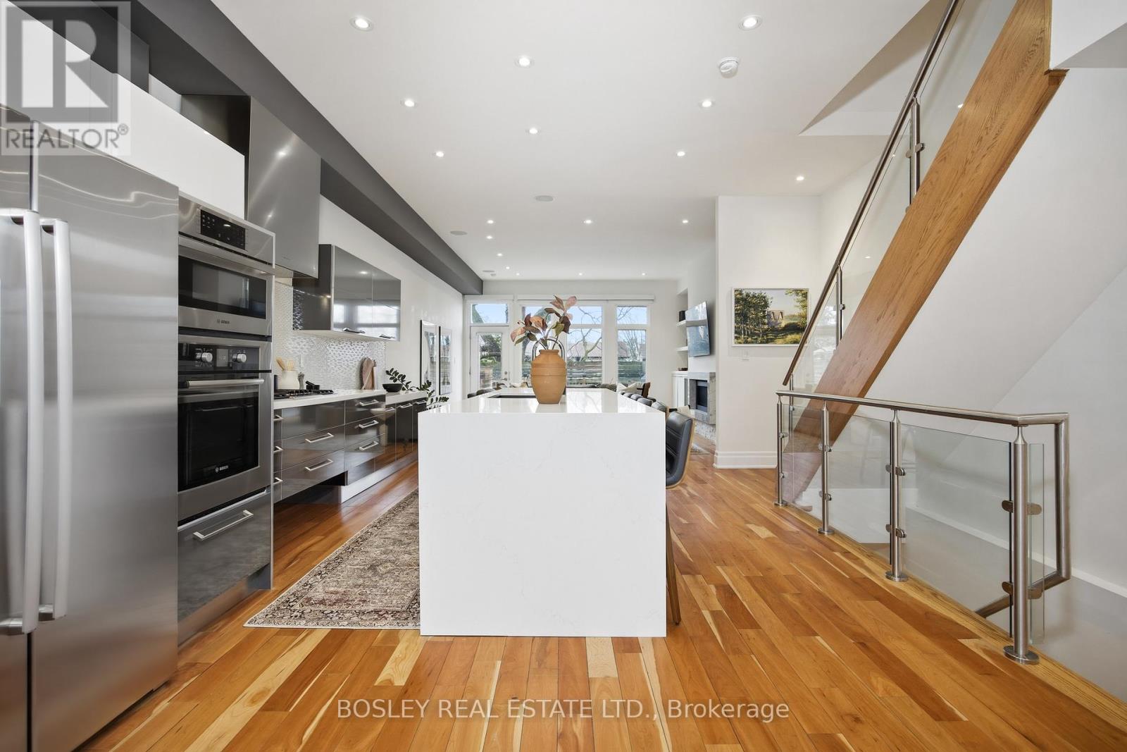 17 Vince Avenue, Toronto, Ontario  M4L 0A6 - Photo 4 - E13009442