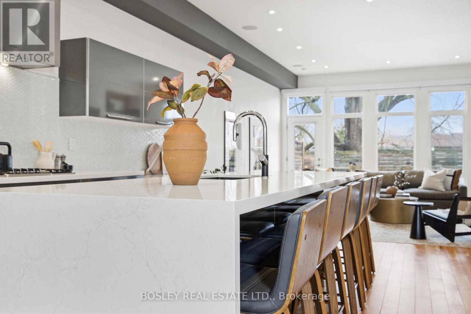 17 Vince Avenue, Toronto, Ontario  M4L 0A6 - Photo 6 - E13009442