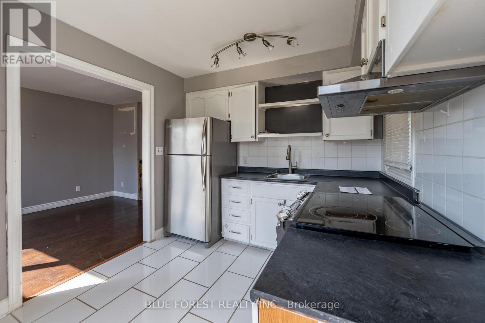 751 Curry Street, London East, Ontario  N5Y 1N5 - Photo 3 - X13037448