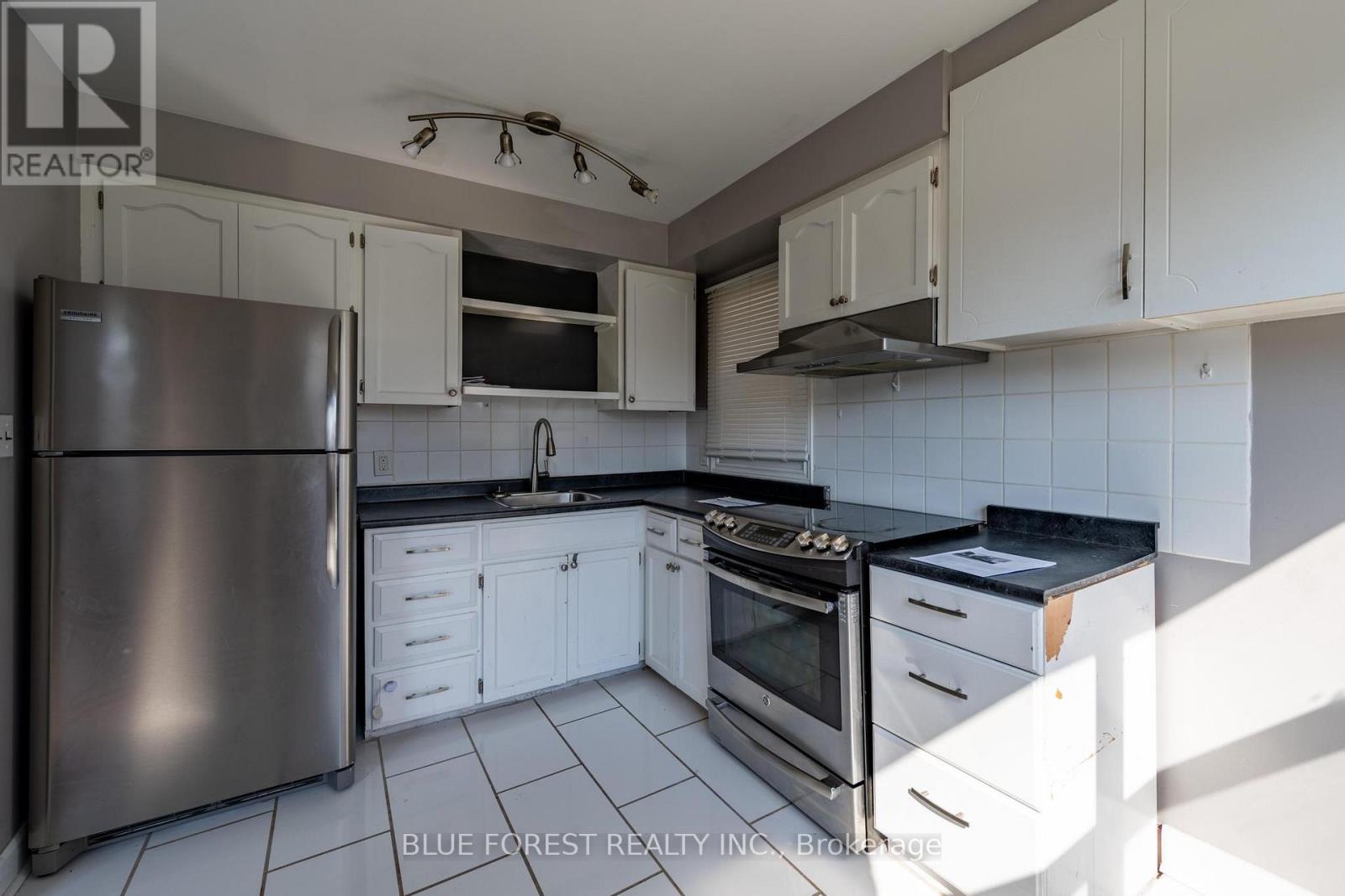 751 Curry Street, London East, Ontario  N5Y 1N5 - Photo 4 - X13037448