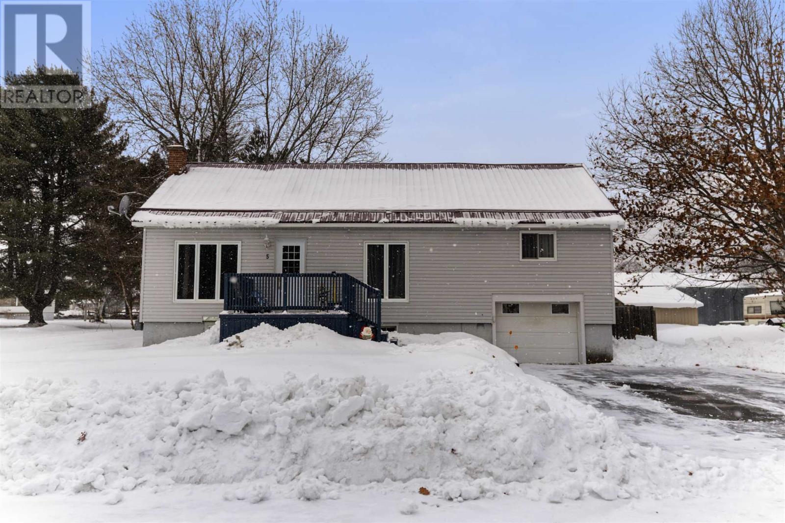 5 Forest St, Iron Bridge, Ontario  P0R 1H0 - Photo 2 - SM260113