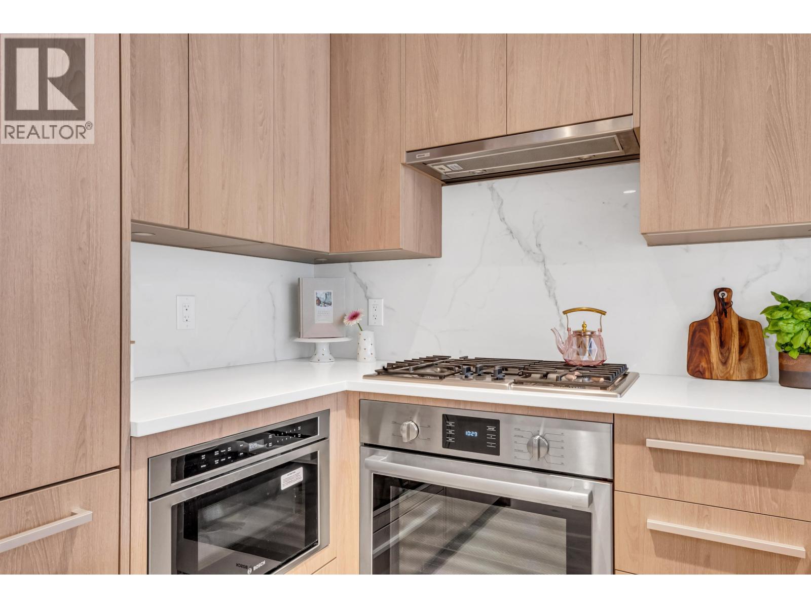 305 2707 Library Lane, North Vancouver, British Columbia  V7J 0C6 - Photo 10 - R3114615