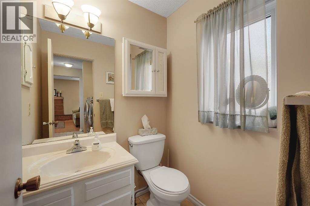 1102 Lake Christina Way Se, Calgary, Alberta  T2J 2R3 - Photo 24 - A2296764