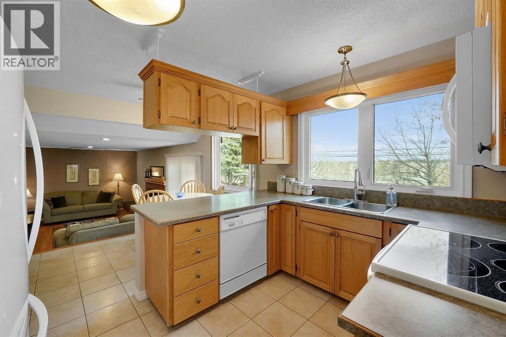 1102 Lake Christina Way Se, Calgary, Alberta  T2J 2R3 - Photo 14 - A2296764