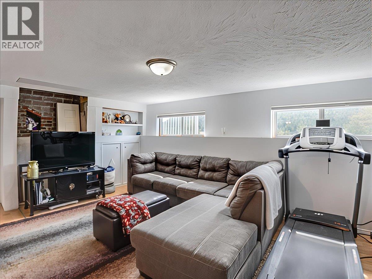 8392 Theatre Road, Trail, British Columbia  V1R 4W2 - Photo 29 - 10384808