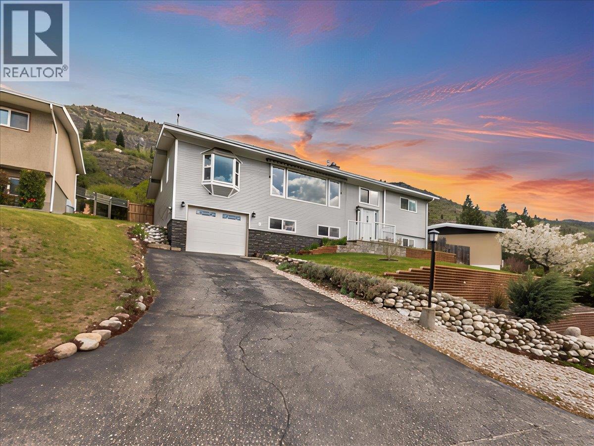 8392 Theatre Road, Trail, British Columbia  V1R 4W2 - Photo 2 - 10384808