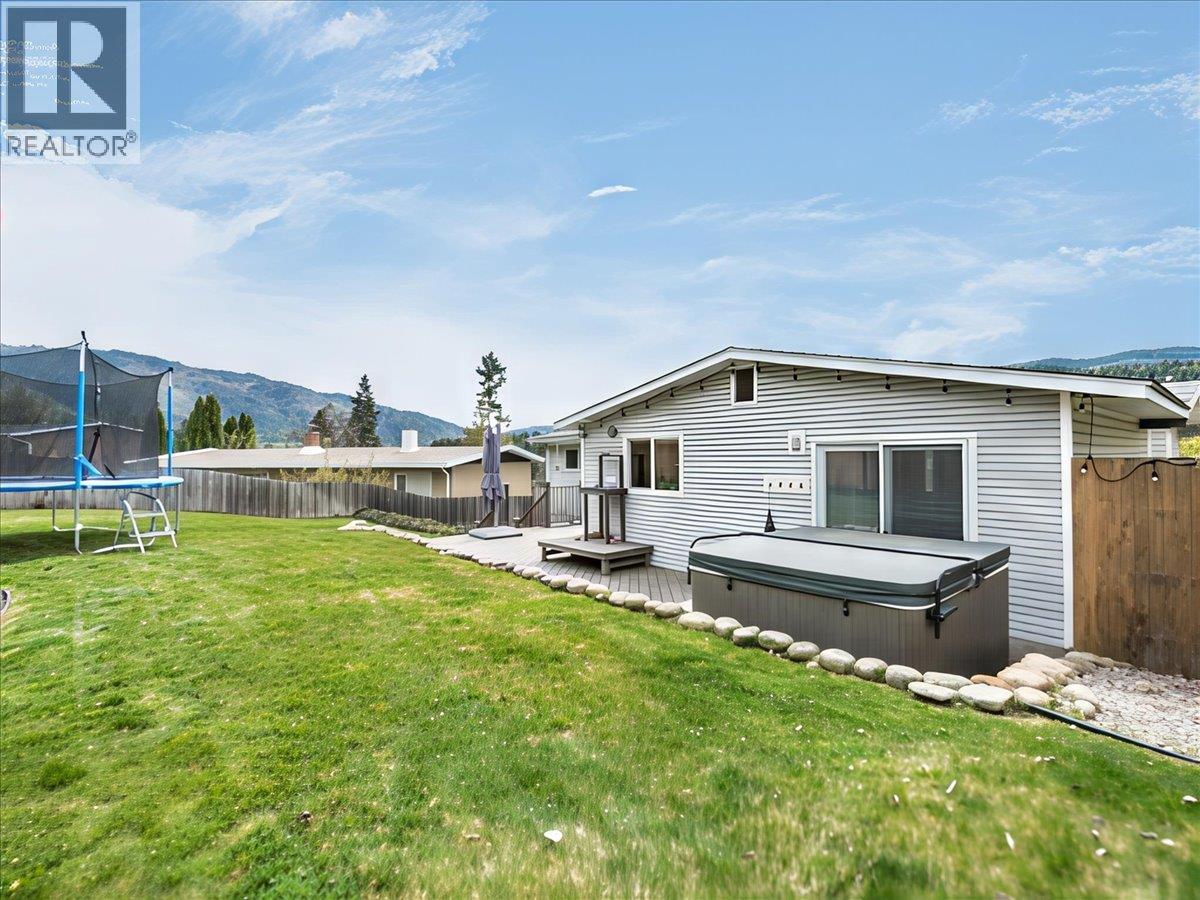 8392 Theatre Road, Trail, British Columbia  V1R 4W2 - Photo 47 - 10384808