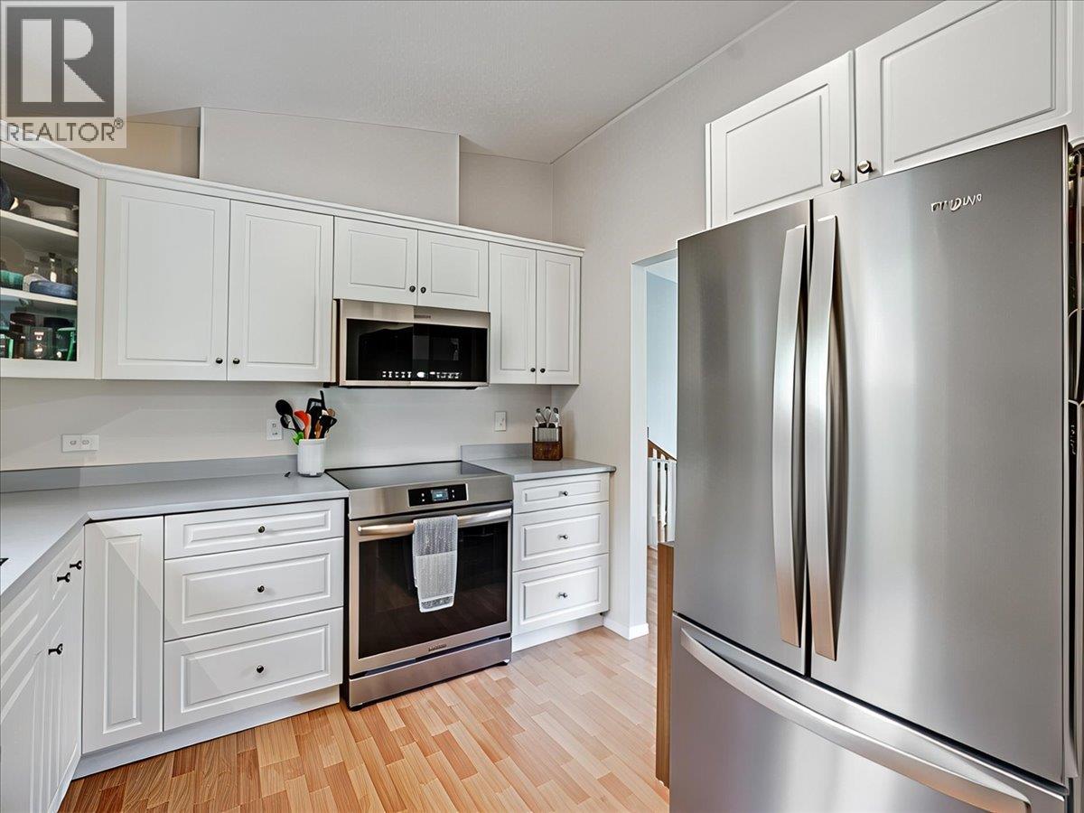 8392 Theatre Road, Trail, British Columbia  V1R 4W2 - Photo 6 - 10384808