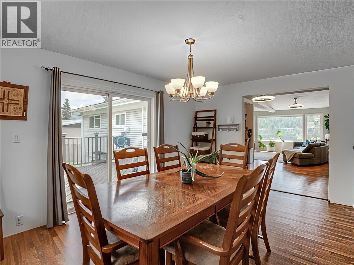 8392 Theatre Road, Trail, British Columbia  V1R 4W2 - Photo 13 - 10384808