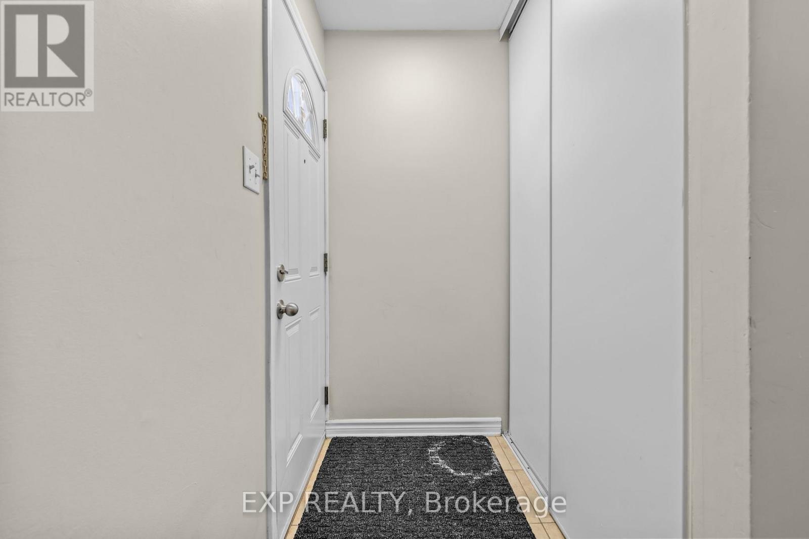 I - 5 Banner Road, Ottawa, Ontario  K2H 8T3 - Photo 2 - X13044638