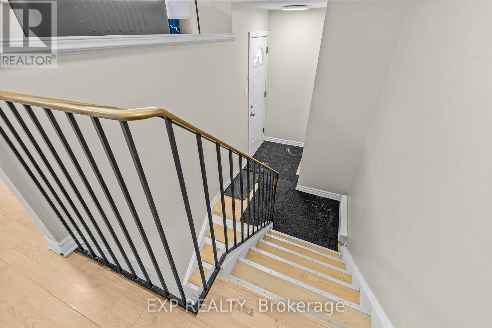 I - 5 Banner Road, Ottawa, Ontario  K2H 8T3 - Photo 3 - X13044638