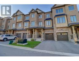 38 HALLMARK WAY, Whitby, Ontario