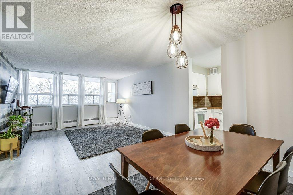 601 - 212 Kerr Street, Oakville, Ontario  L6K 3B1 - Photo 18 - W12862976