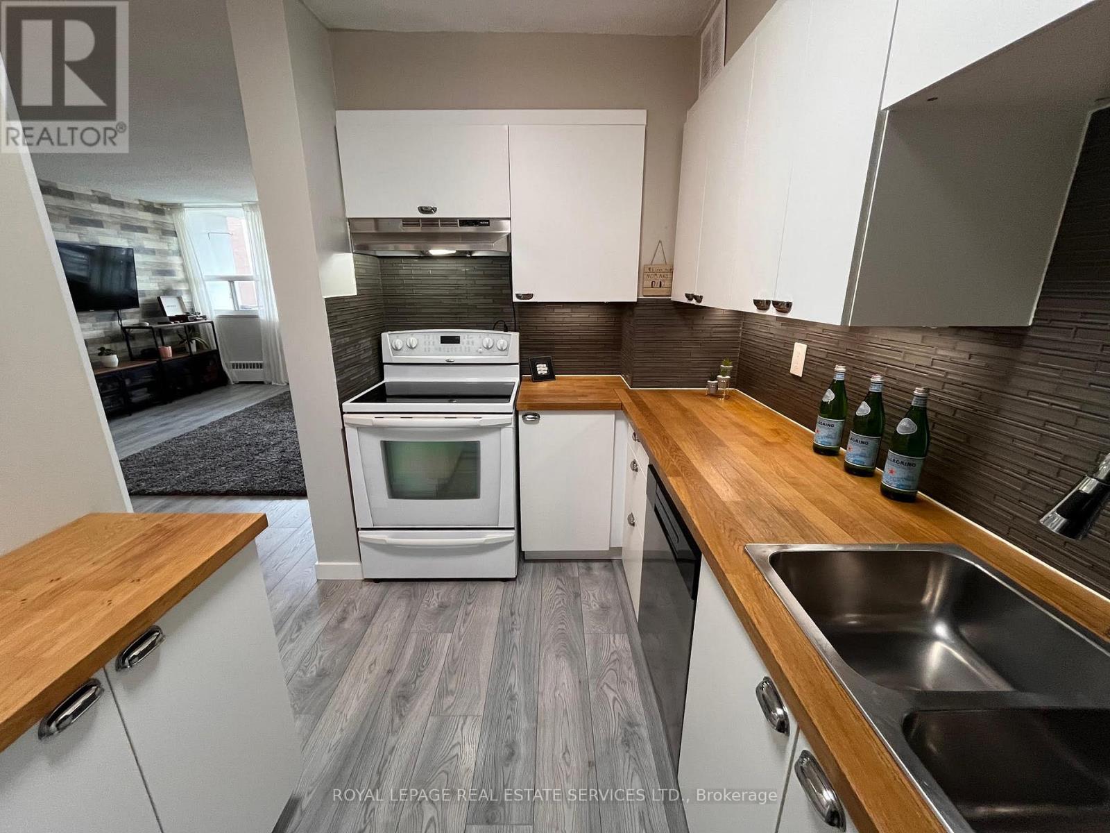 601 - 212 Kerr Street, Oakville, Ontario  L6K 3B1 - Photo 23 - W12862976