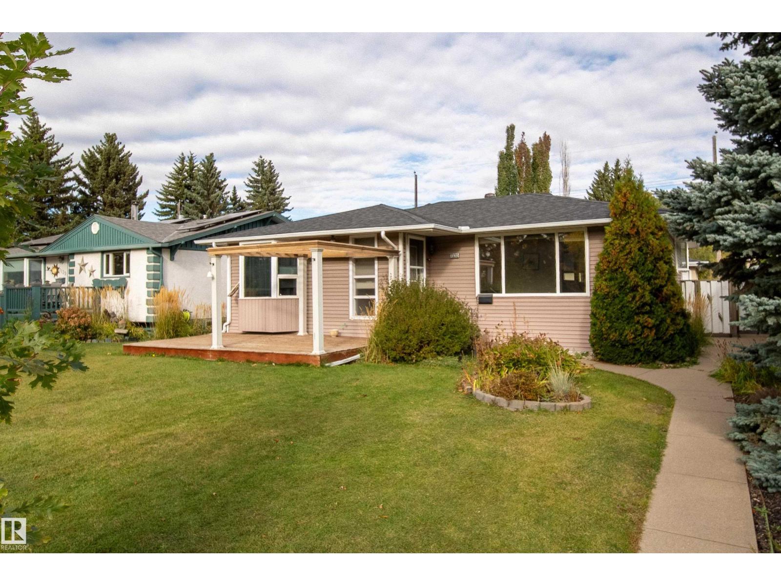 7135 87 St Nw, Edmonton, Alberta  T6G 3G1 - Photo 2 - E4484240