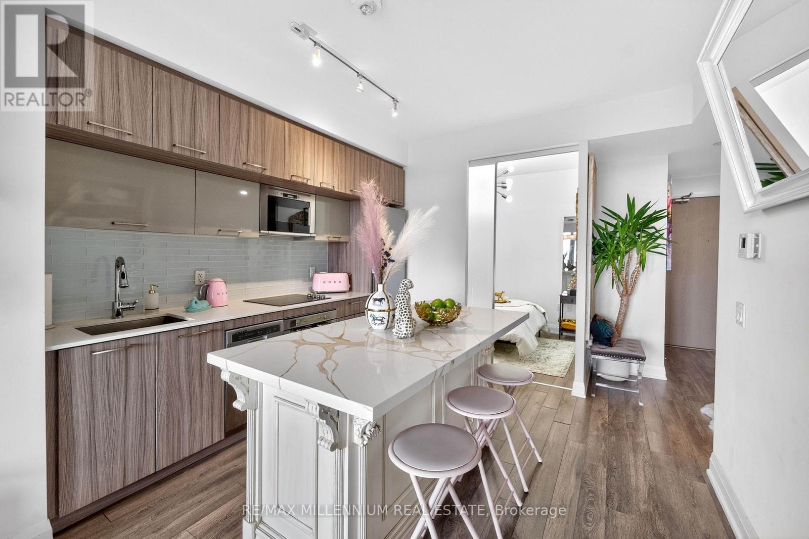 713 - 4800 Highway 7 Road, Vaughan, Ontario  L4L 1H8 - Photo 2 - N13044562