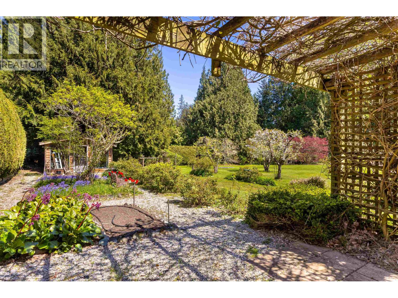 7904 Redrooffs Road, Halfmoon Bay, British Columbia  V7Z 1A4 - Photo 9 - R3115800