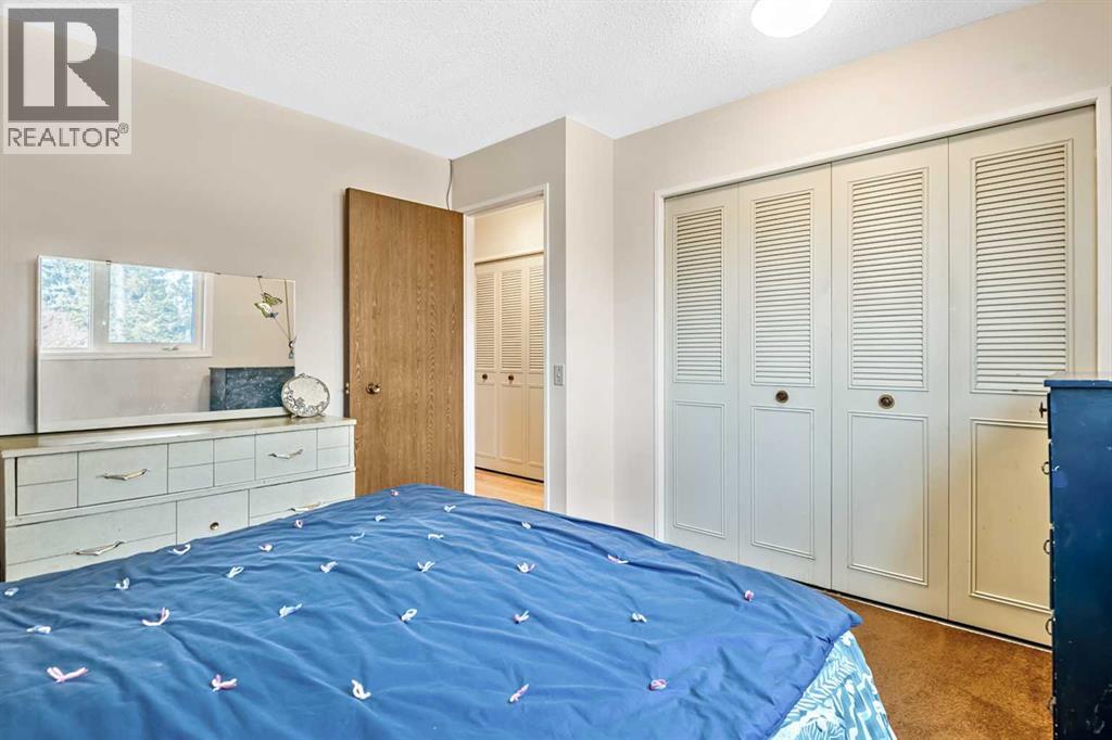 323 Woodvale Crescent SW, Calgary, Alberta  T2W 3L3 - Photo 14 - A2304263