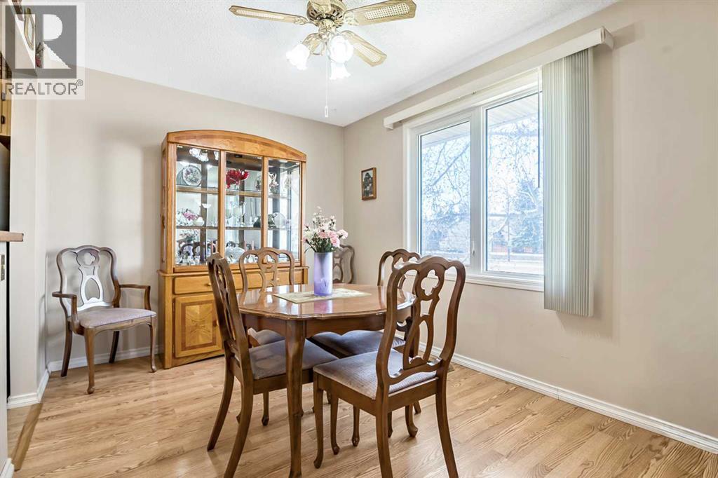 323 Woodvale Crescent SW, Calgary, Alberta  T2W 3L3 - Photo 6 - A2304263