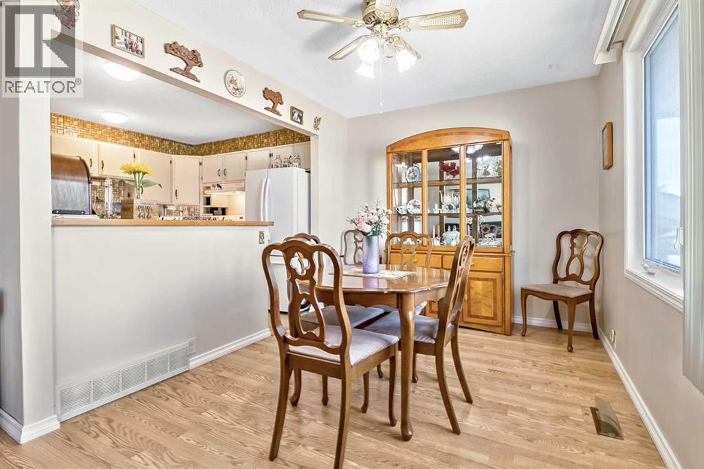 323 Woodvale Crescent SW, Calgary, Alberta  T2W 3L3 - Photo 7 - A2304263