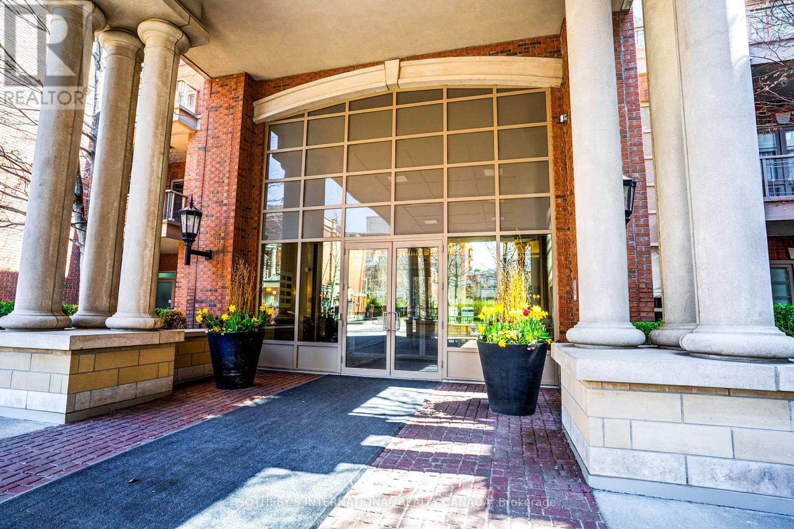 225 - 21 Burkebrook Place, Toronto, Ontario  M4G 0A2 - Photo 2 - C12886952