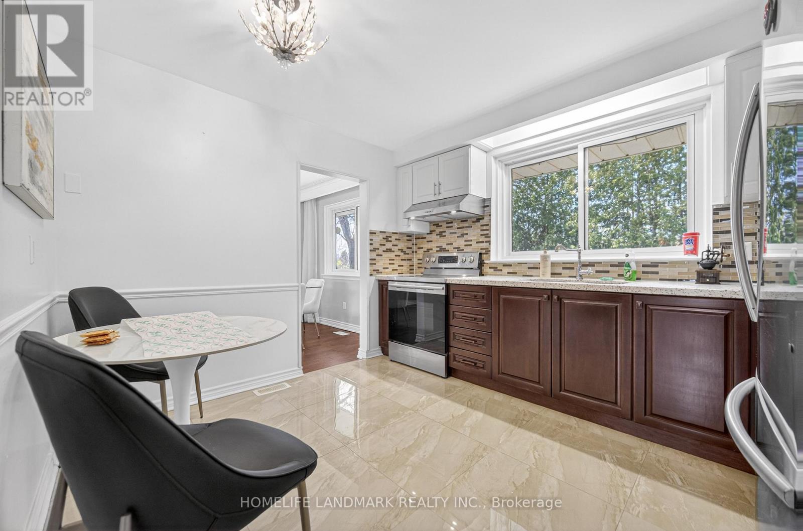 6 Willowgate Drive, Markham, Ontario  L3P 1G2 - Photo 9 - N13044690