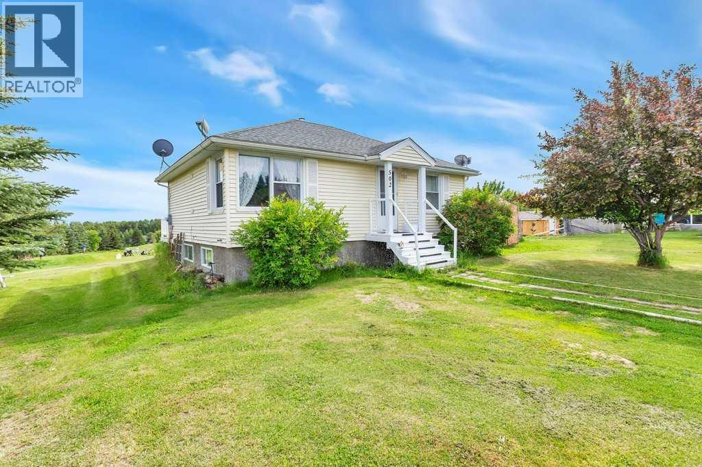 502 Sunnyside 500 Place, Rural Ponoka County, Alberta  T0C 2J0 - Photo 2 - A2304850