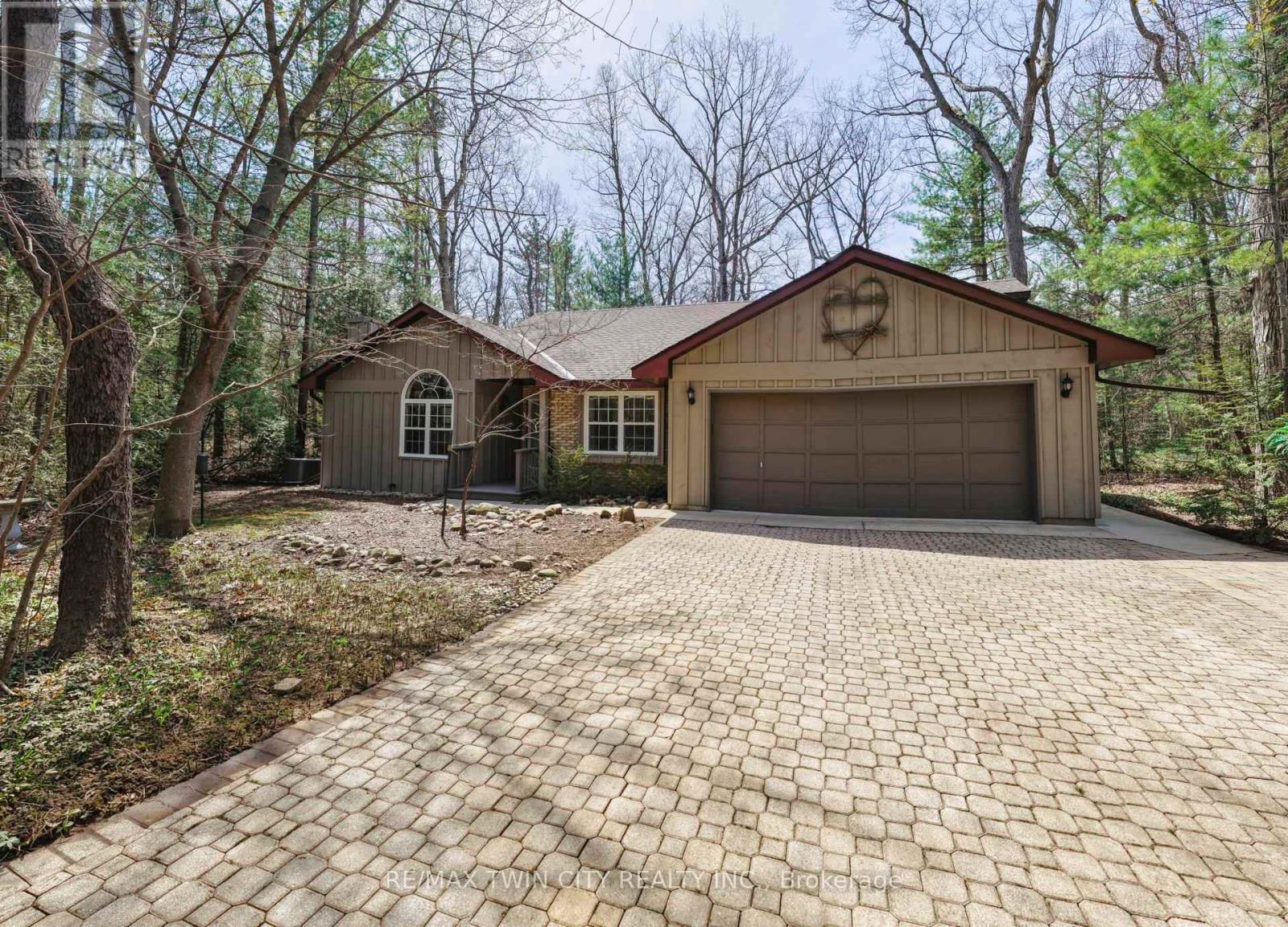 10325 Grand Oaks Drive, Lambton Shores, Ontario  N0M 1T0 - Photo 3 - X13044710