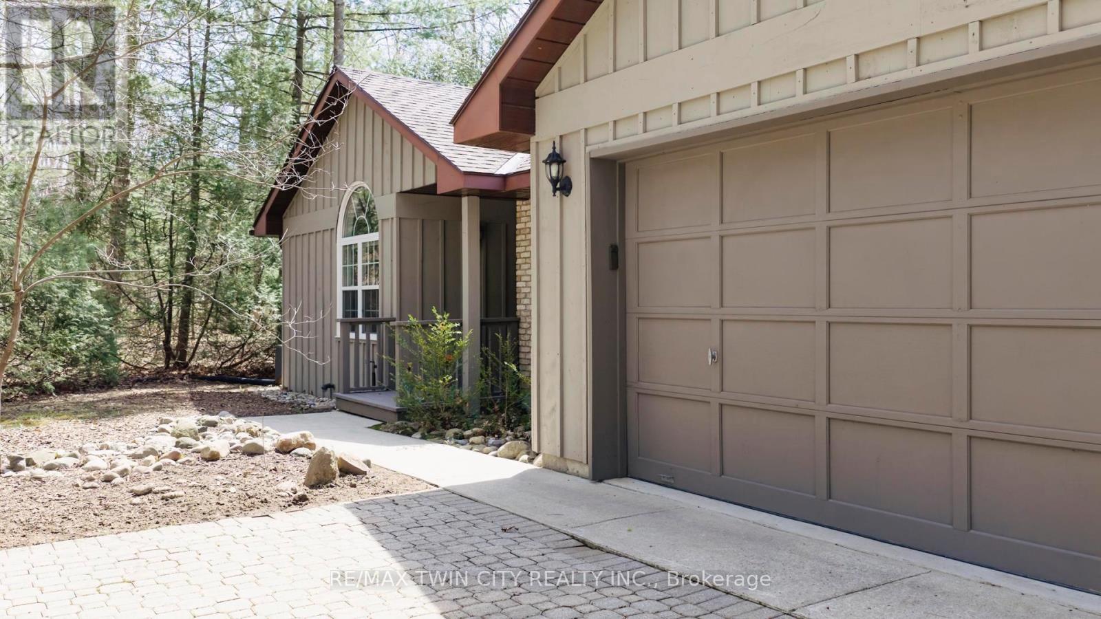 10325 Grand Oaks Drive, Lambton Shores, Ontario  N0M 1T0 - Photo 4 - X13044710