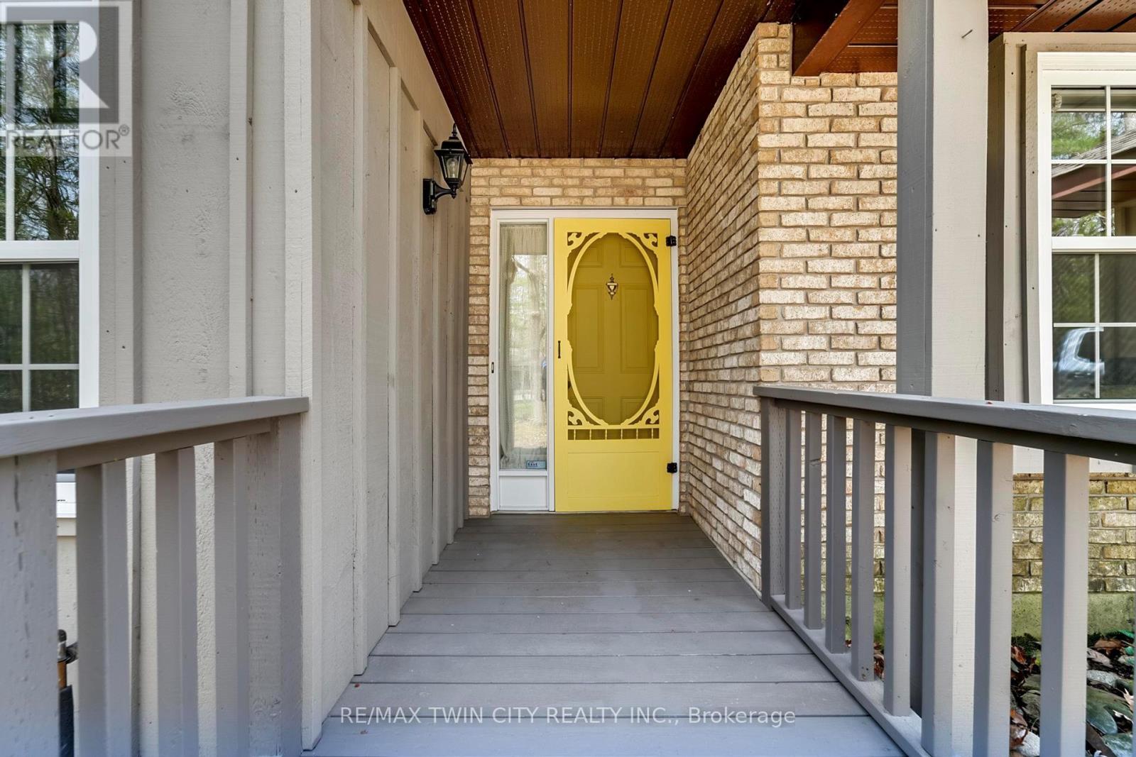 10325 Grand Oaks Drive, Lambton Shores, Ontario  N0M 1T0 - Photo 5 - X13044710