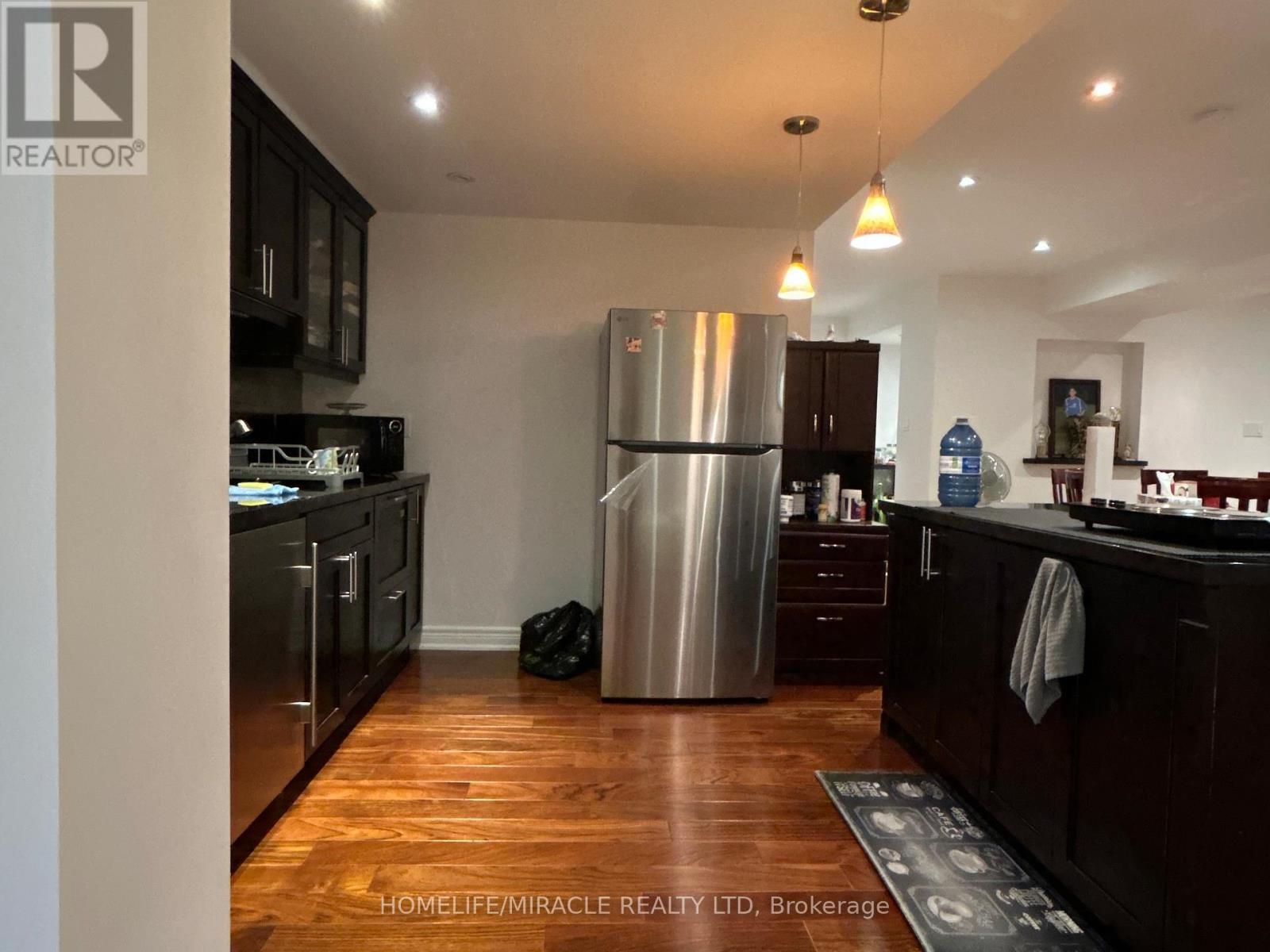 74 Colonel Bertram Road, Brampton, Ontario  L6Z 4A8 - Photo 4 - W13016332