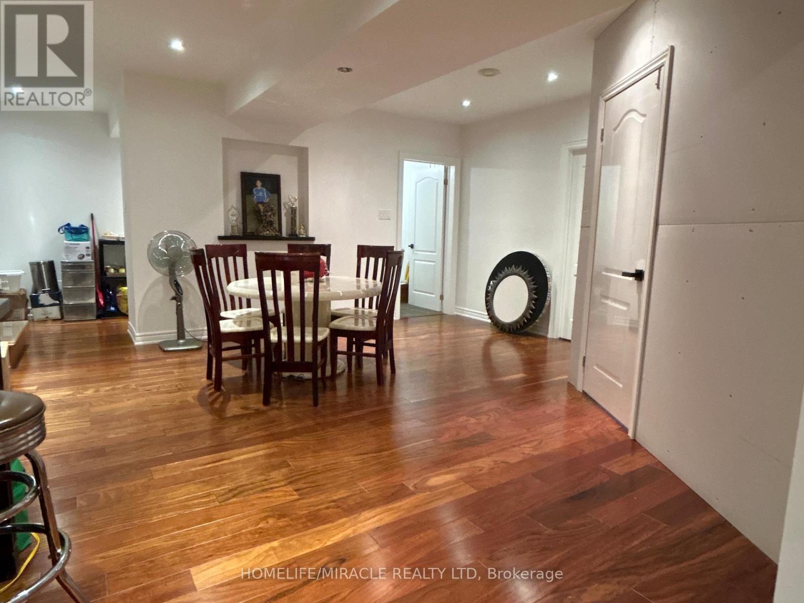 74 Colonel Bertram Road, Brampton, Ontario  L6Z 4A8 - Photo 5 - W13016332