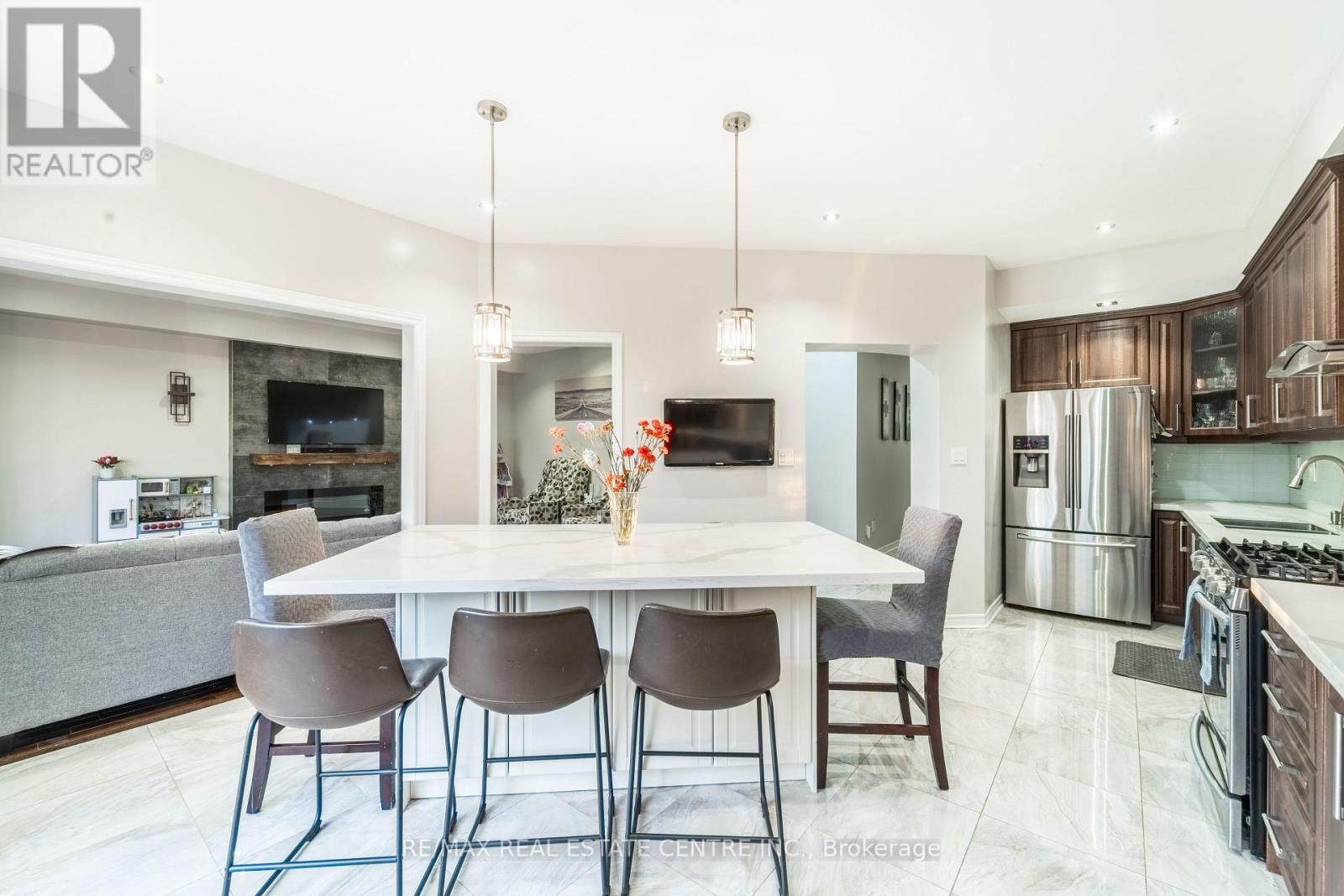 67 Gorevale Drive, Brampton, Ontario  L6P 2H2 - Photo 8 - W13044090