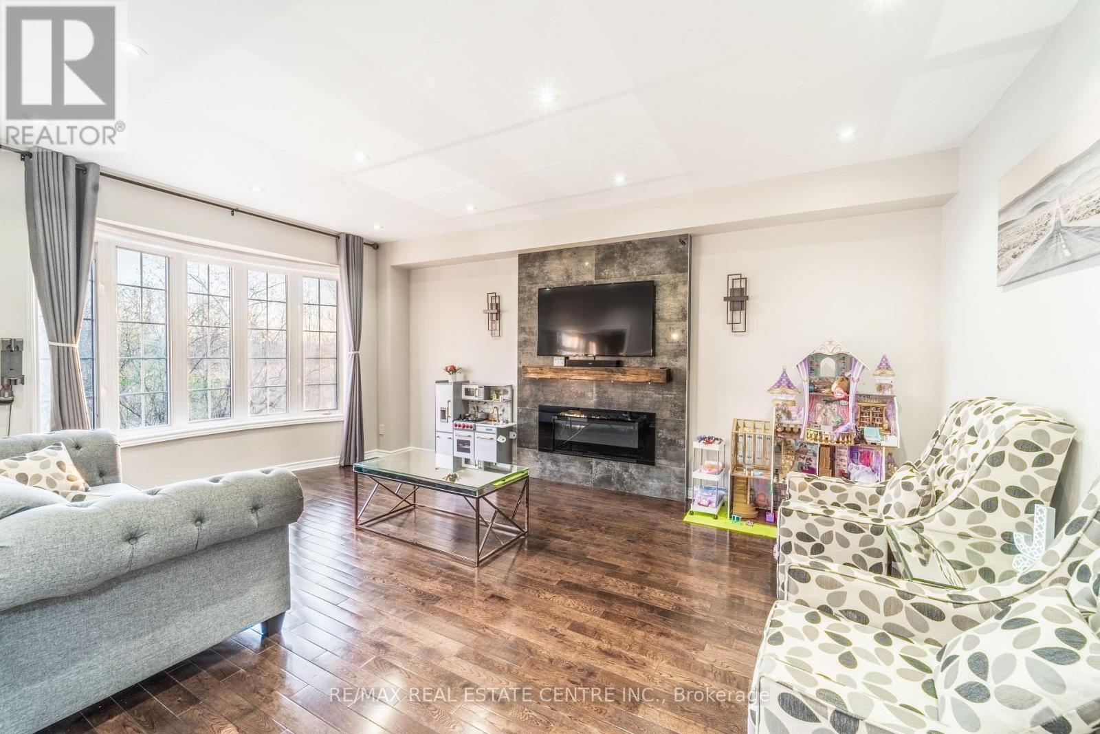 67 Gorevale Drive, Brampton, Ontario  L6P 2H2 - Photo 5 - W13044090