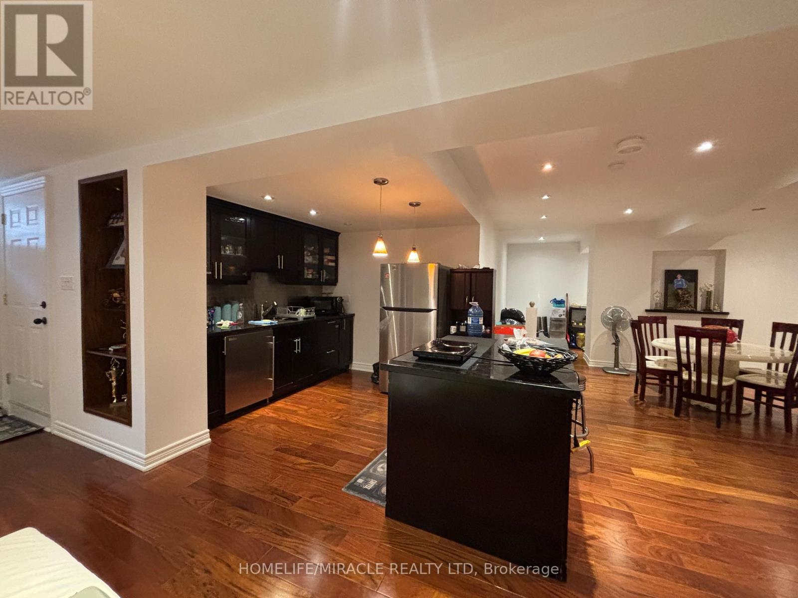 74 Colonel Bertram Road, Brampton, Ontario  L6Z 4A8 - Photo 8 - W13016332