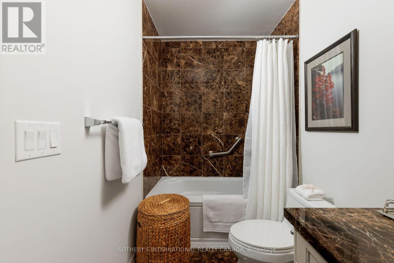 225 - 21 Burkebrook Place, Toronto, Ontario  M4G 0A2 - Photo 14 - C12886952