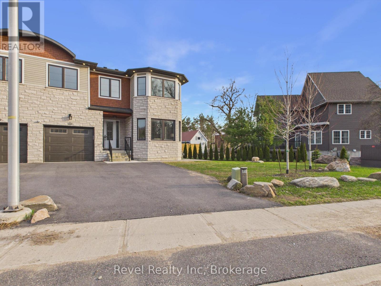 181 Anglo Street, Bracebridge, Ontario  P1L 2H3 - Photo 2 - X13044830