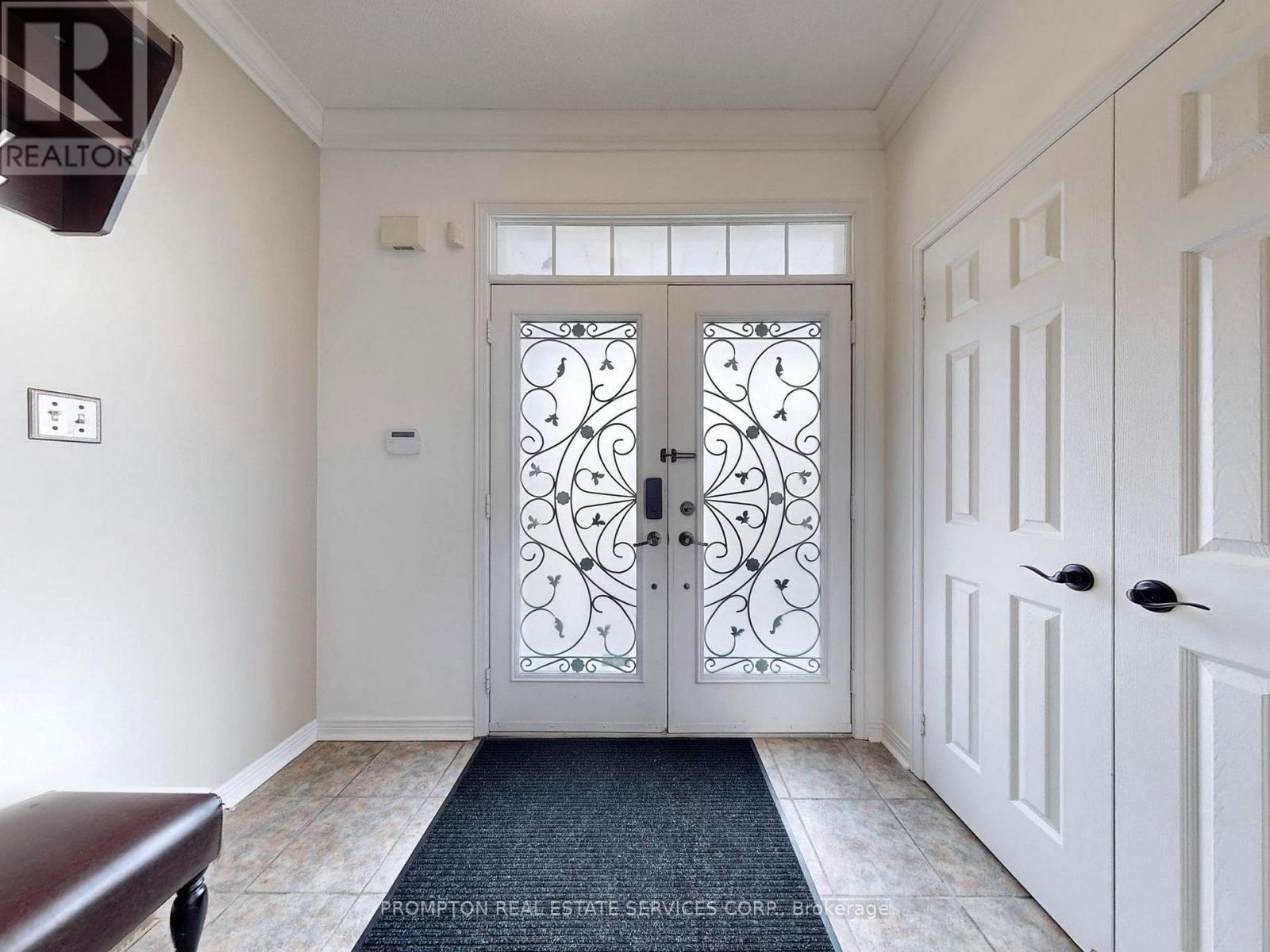 18 Bridleford Court, Markham, Ontario  L3P 7Z2 - Photo 4 - N13044774