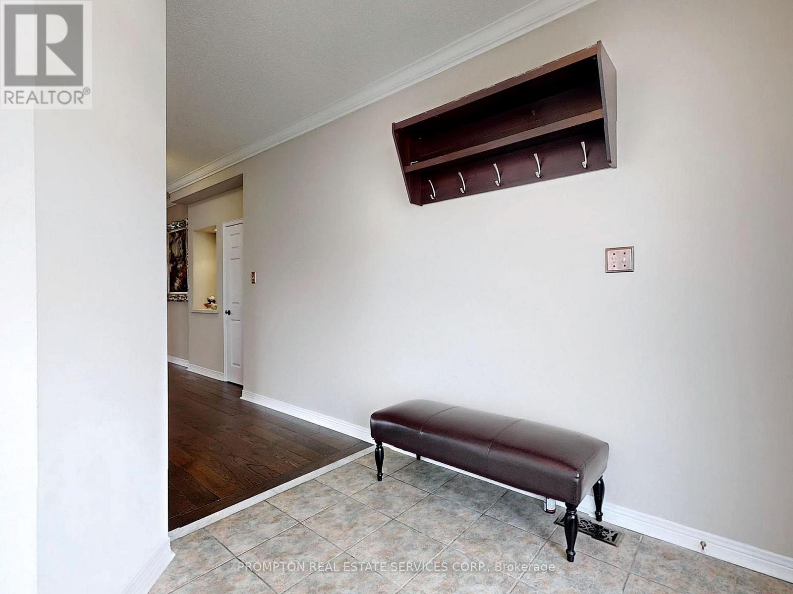 18 Bridleford Court, Markham, Ontario  L3P 7Z2 - Photo 5 - N13044774