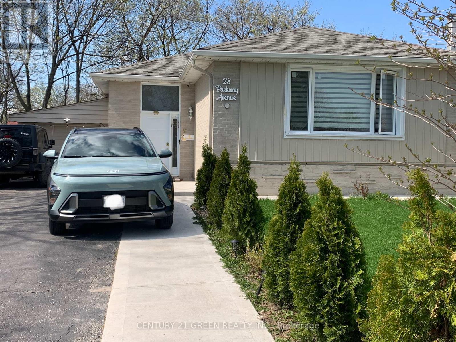 28 Parkway Avenue, Brampton, Ontario  L6X 2G4 - Photo 4 - W13037336