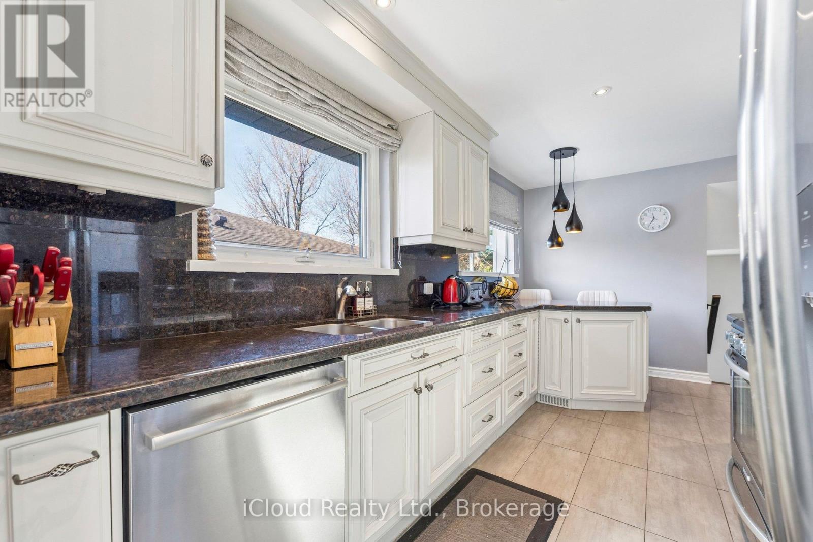 43 Ferndale Crescent, Brampton, Ontario  L6W 1G1 - Photo 16 - W13041332