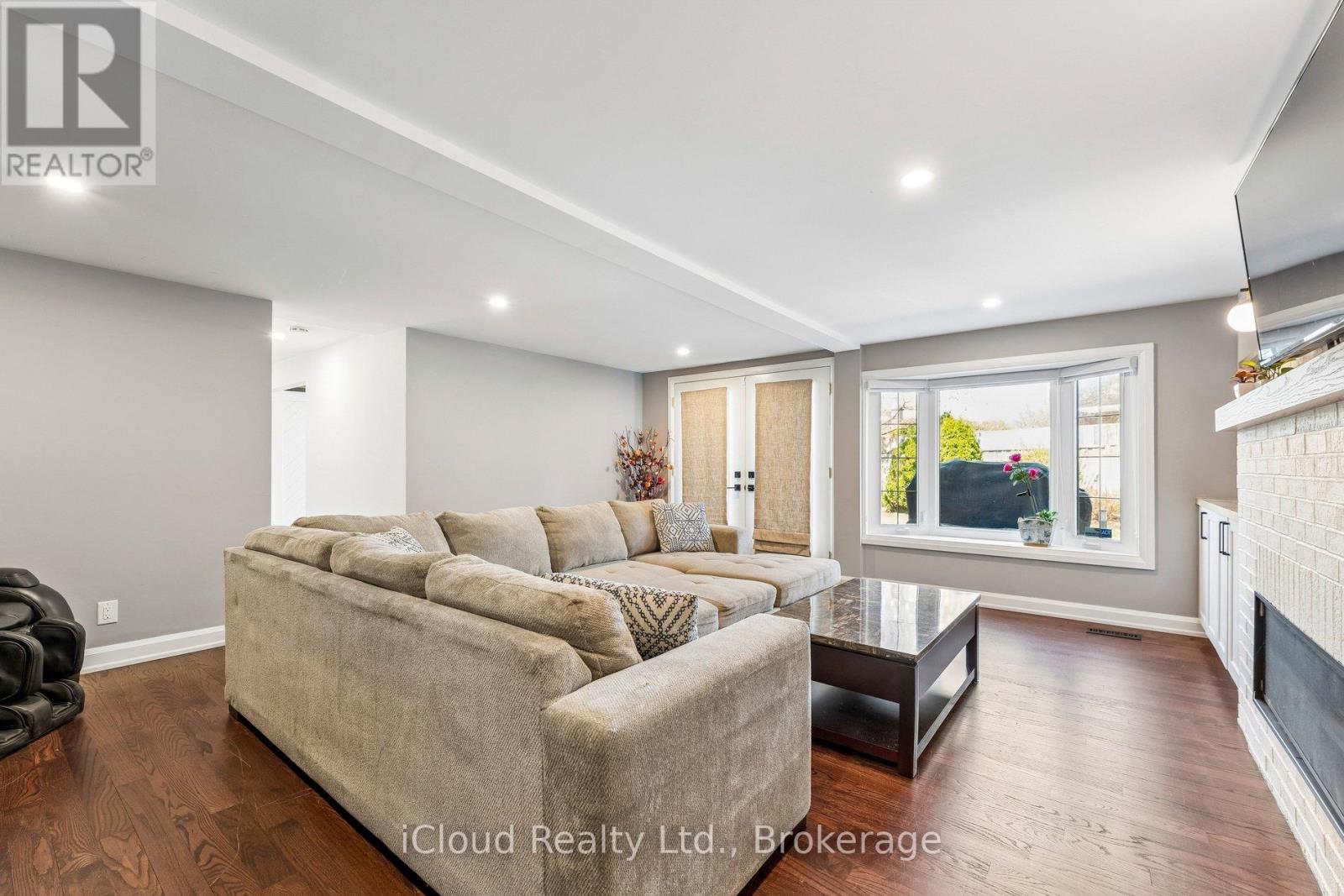 43 Ferndale Crescent, Brampton, Ontario  L6W 1G1 - Photo 2 - W13041332