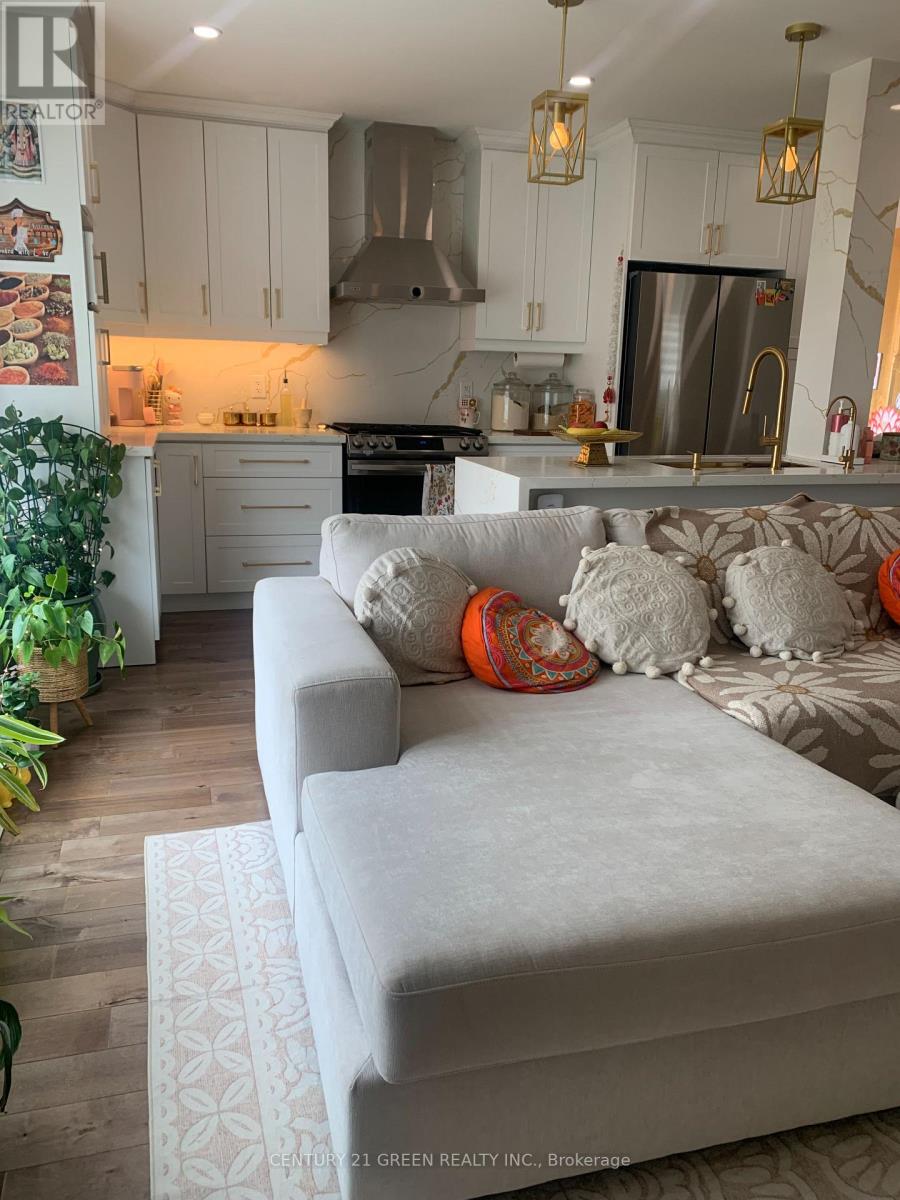 28 Parkway Avenue, Brampton, Ontario  L6X 2G4 - Photo 7 - W13037336