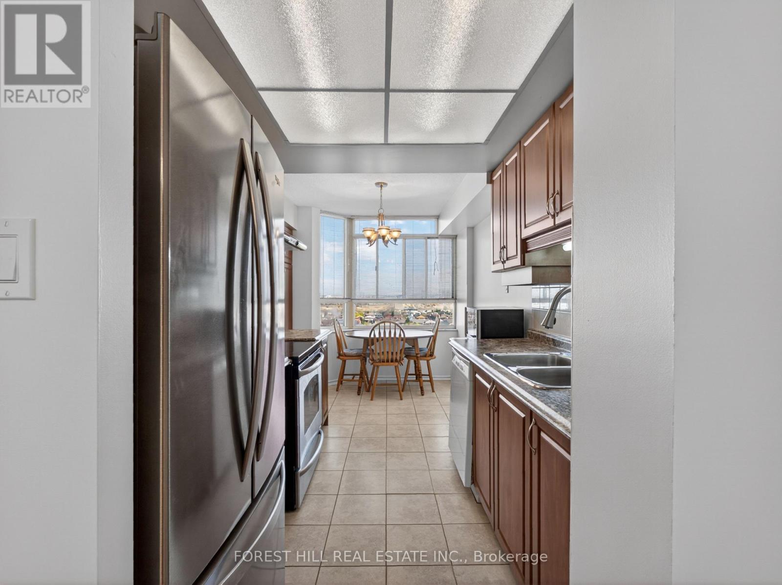 1201 - 100 County Court Boulevard, Brampton, Ontario  L6W 3X1 - Photo 11 - W13043662