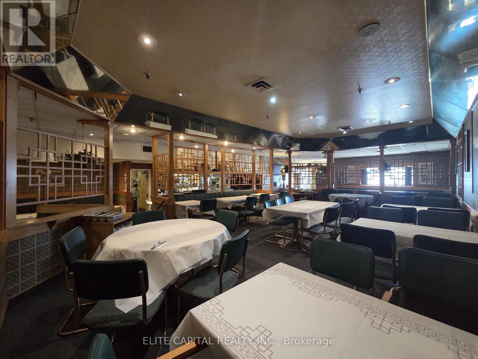 377 Burnhamthorpe Road E, Mississauga, Ontario  L5A 3Y1 - Photo 4 - W13044790