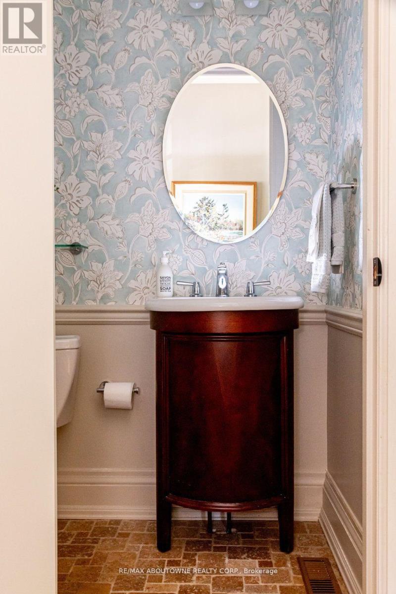 44 Head Street, Oakville, Ontario  L6K 1L5 - Photo 9 - W13044812