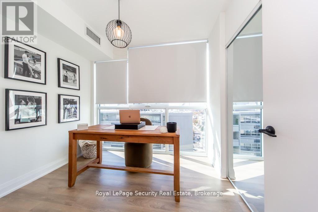 2009 - 1461 Lawrence Avenue W, Toronto, Ontario  M6L 0A6 - Photo 8 - W13044822