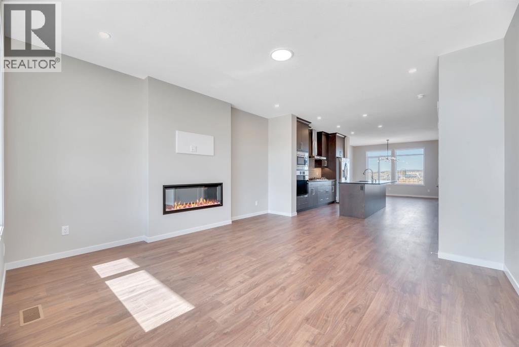 130 Royston Park Nw, Calgary, Alberta  T3L 0G9 - Photo 3 - A2301388